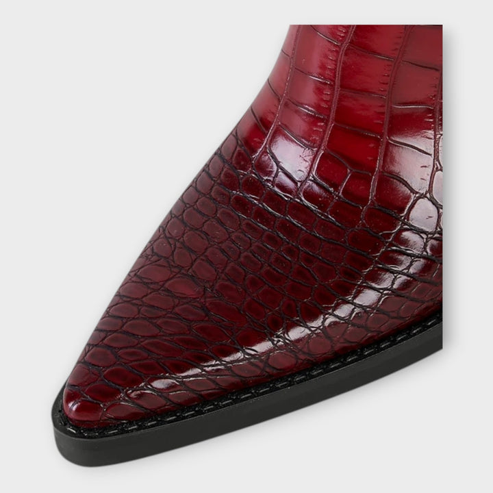 Boty s krokodýlím vzorem a elegantním podpatkem