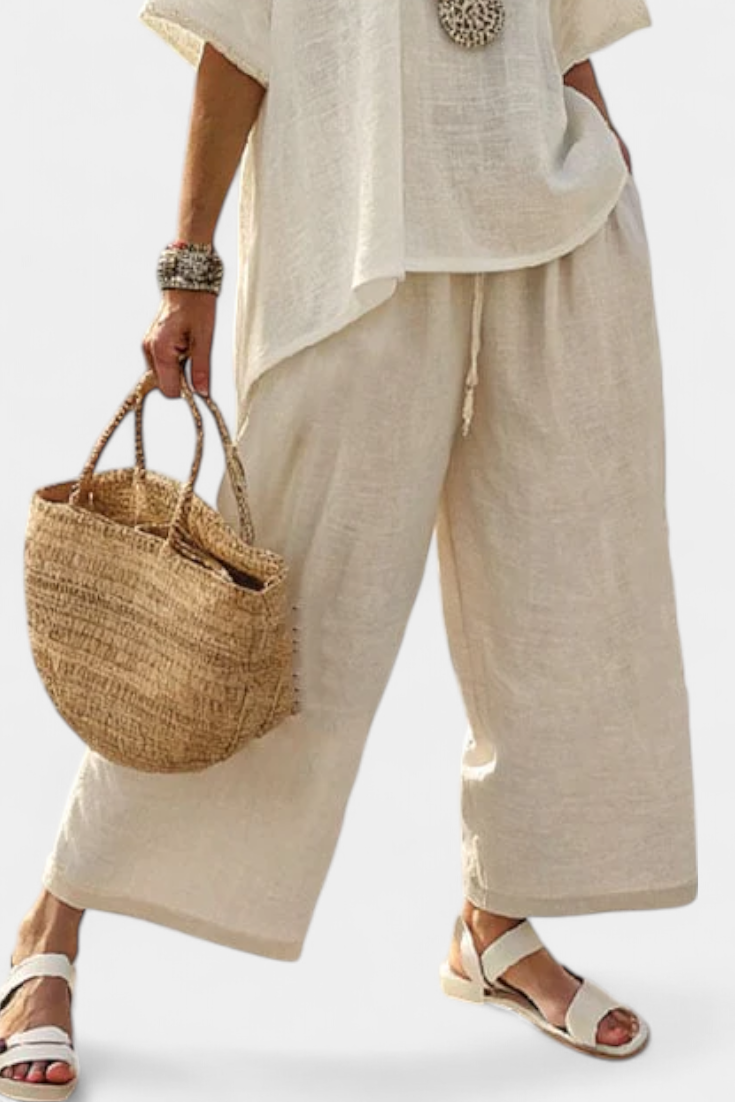 Celkový minimalistický Daisy v přírodních odstínech s oversized blůzou a širokými kalhotami pro jednoduchý a elegantní styl